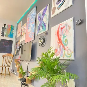 Maison D'artiste Hostel